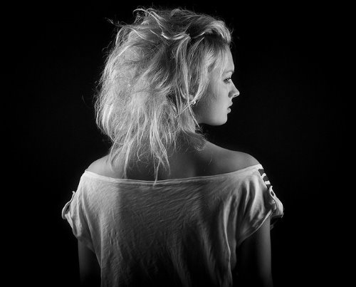 Блондинка спиной фото в студии
