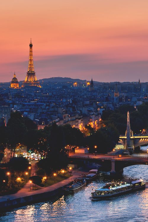 закат в Париже