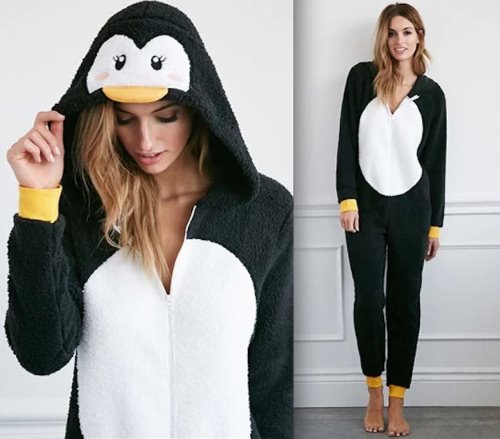 девушка в костюме пингвина