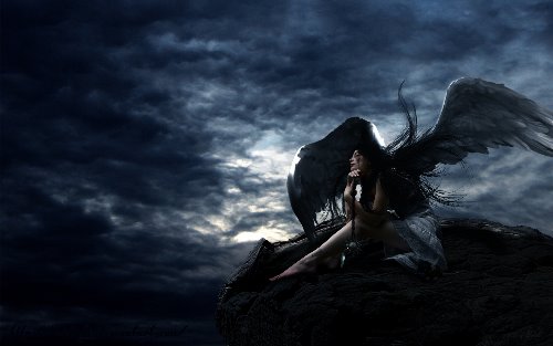 девушка в образе ангела сидит на горе на фоне серых туч