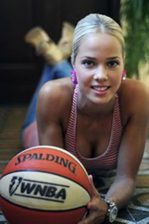 красивая блондинка баскетболистка