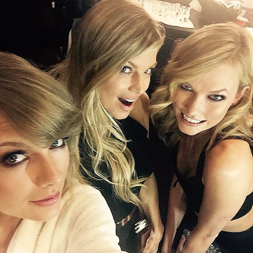 три девушки блондинки подружки