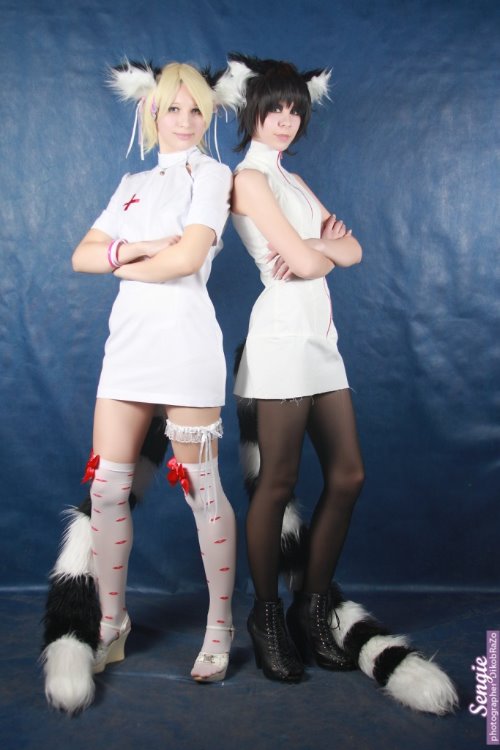 две медсестрички с ушками и хвостиками