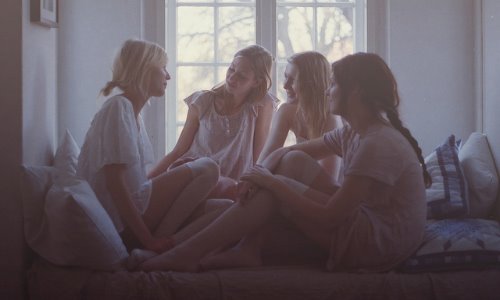  Идеи для фотосессии с подругой в домашних условиях