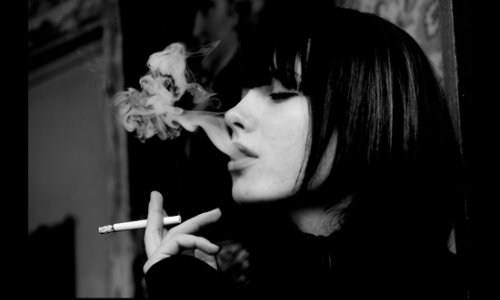  Девушка с сигаретой