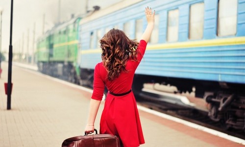  Девушка на перроне