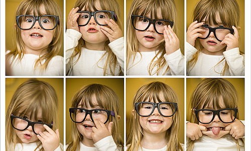восемь эмоций девочки в очках на одной фотографии