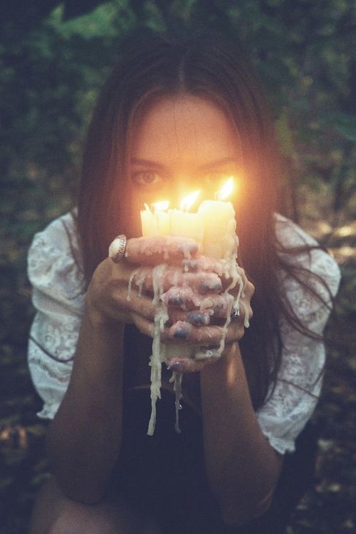девушка с потекшими свечами