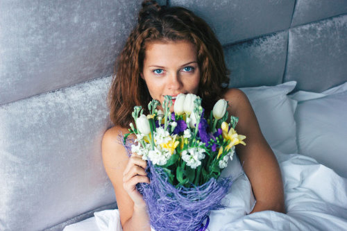букет цветов в постель домашнее фото