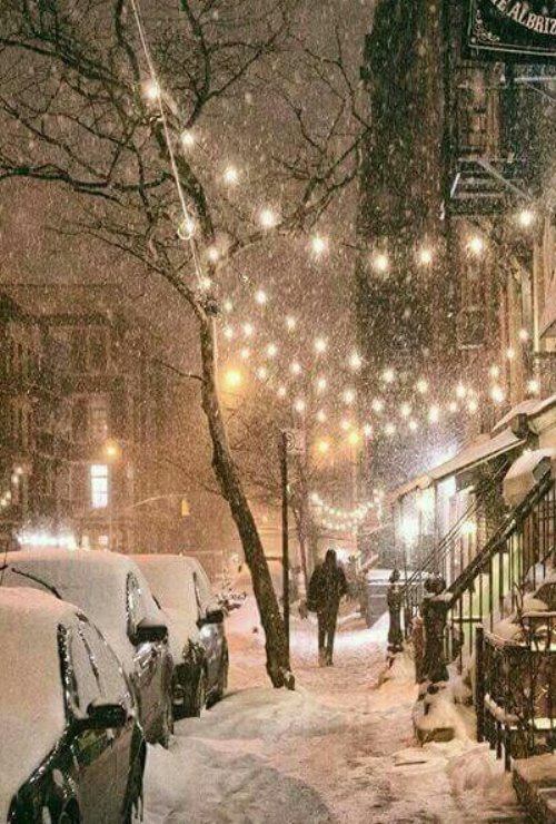 снежная улица под новый год