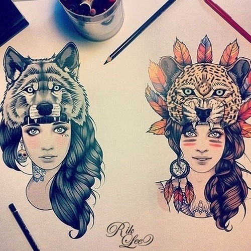 две девушки с чучелом животных на голове