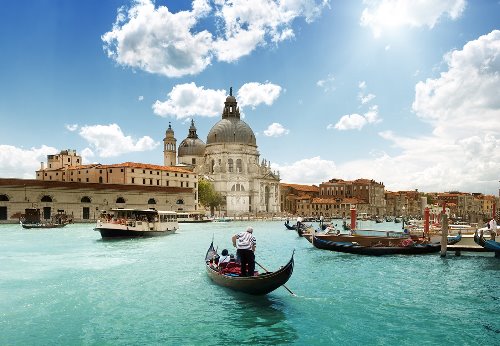 празднование годовщины на гондоле в Венеции
