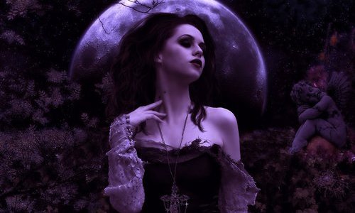готическая девушка под луной на кладбище