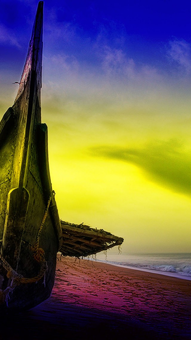 яркие сочные цвета лодка на берегу